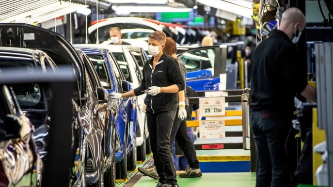 Il crollo del settore auto trascina la produzione industriale italiana, calo del 3,3% su base annua
