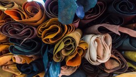 A Prato c’è TIPO, il più grande e antico distretto tessile ecosostenibile: ogni anno 22mila tonnellate di scarti raccolti