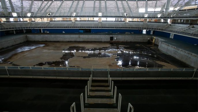 Lo stato di abbandono del Parco Olimpico di Rio a pochi mesi dalla fine dei Giochi.