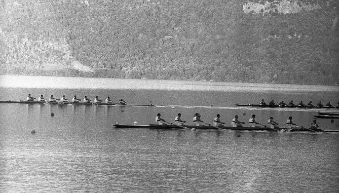 Gara di canotaggio delle Olimpiadi 1960 a Castel Gandolfo, dove sorgono diverse strutture abbandonate.