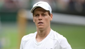 Jannik Sinner si ritira dalle Olimpiadi: tra sponsor e premi, quanto perde il tennista