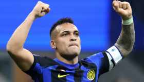 Lautaro Martinez rinnova con l’Inter, la firma sul contratto che fa gioire i tifosi: quanto guadagna