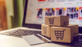 Temu, il colosso dell’e-commerce perde 55 miliardi in un giorno: ancora in crisi l’economia cinese