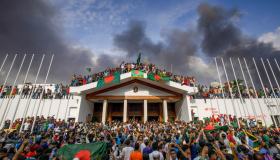 Bangladesh in rivolta, dopo le proteste la premier scappa in India: cosa sta succedendo