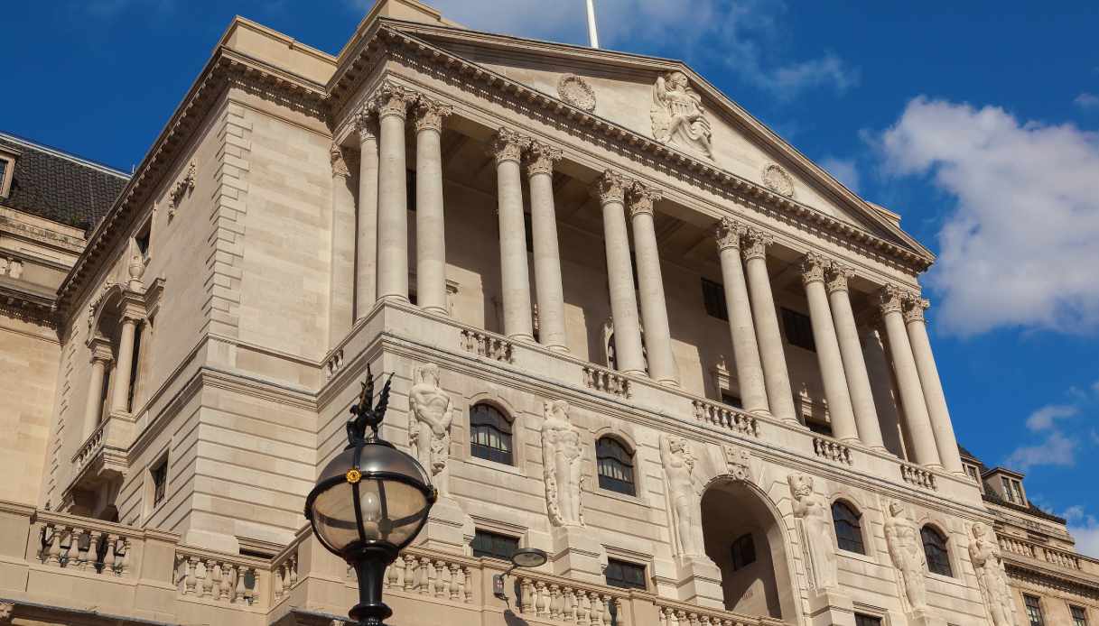 Banca d’Inghilterra gioca d’anticipo: tassi giù di un quarto di punto al 5%