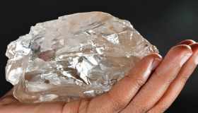 Diamante da 2.492 carati trovato in Botswana, è il secondo più grande di sempre: la scoperta
