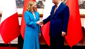 Guerra dei dazi Ue-Cina, alle auto elettriche Pechino replica con il blocco di latte e formaggi