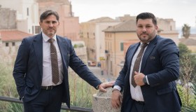 Affrontare il lutto con supporto psicologico e simbolismi