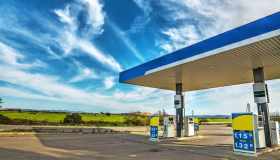 Acquisto carburante, come funziona la detraibilità dell’Iva e la deducibilità dei costi