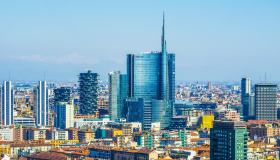 Aumenta l’acquisto di case nell’hinterland: il ceto medio fugge dalle città