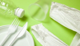 Le bioplastiche compostabili stanno cambiando l’economia, la società e l’ambiente