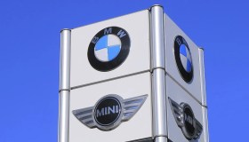Bmw richiama 1,5 milioni di auto per difetto ai freni e abbassa le stime 2024: crollo in Borsa