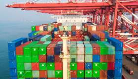 Export extra Ue in ripresa con +0,8% ad agosto ma su base annua segna -7,4%