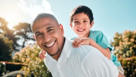 Dichiarazione dei redditi figli minori, come deve essere gestita e quando va separata da quella dei genitori