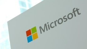 Microsoft arruola il fondo BlackRock sull’IA: 30 miliardi per le infrastrutture
