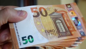 Prestiti alle famiglie ancora in calo a luglio, -0,6%: tassi dei mutui ancora alti