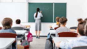 Scuola, l’Intelligenza artificiale sta già sostituendo i prof. Ma ci sono 5 motivi per cui non vincerà