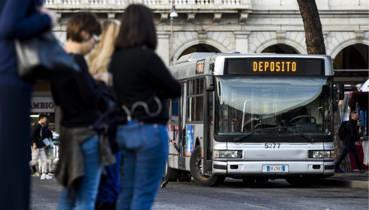 Sciopero 20 settembre 2024 del trasporto pubblico, bus e treni a rischio: gli orari