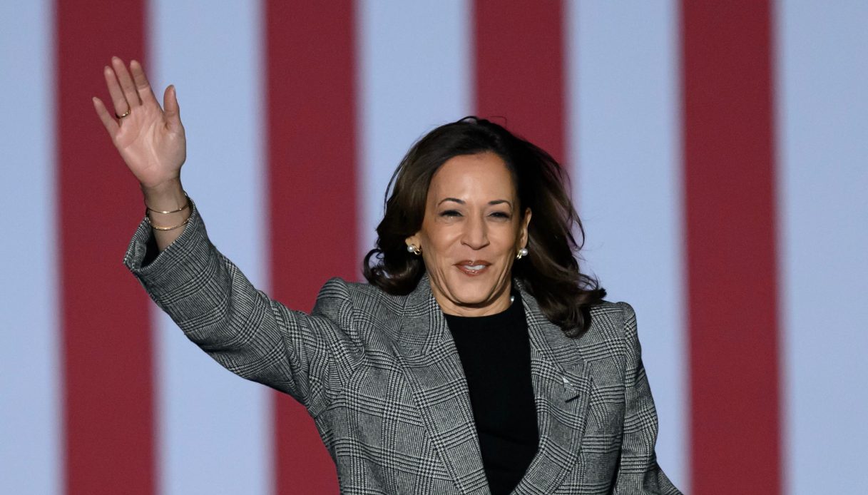 https://quifinanza.it/wp-content/uploads/sites/5/2024/10/Chi-ha-donato-a-Kamala-Harris-piu-di-15-miliardi-di-dollari-per-le-elezioni-Usa.jpg