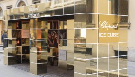 Chopard illumina via Montenapoleone con un Golden Cube dedicato alla nuova collezione
