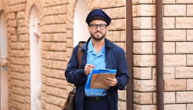 Licenziato per guida con patente scaduta, la Cassazione fa luce su un caso controverso