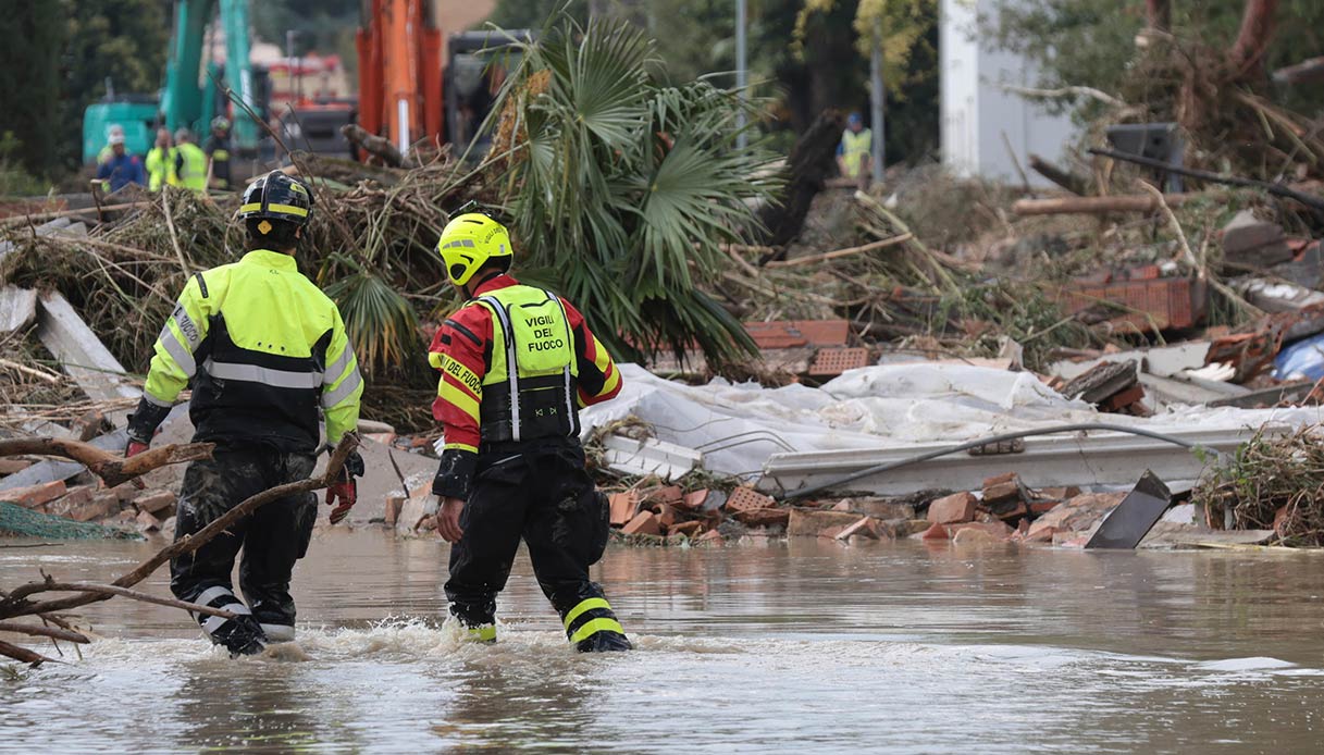 Allerta rossa e arancione in 7 regioni, maltempo su tutta Italia: le previsioni meteo