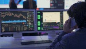 Piazza Affari chiude in calo dopo il crollo del greggio, i titoli oil i peggiori di giornata