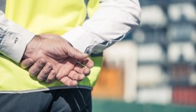 Bystronic chiude due sedi a Milano, licenziamento via mail per 150 dipendenti