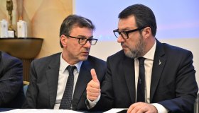 Manovra, freno alle assunzioni nella pubblica amministrazione e nuovi bonus