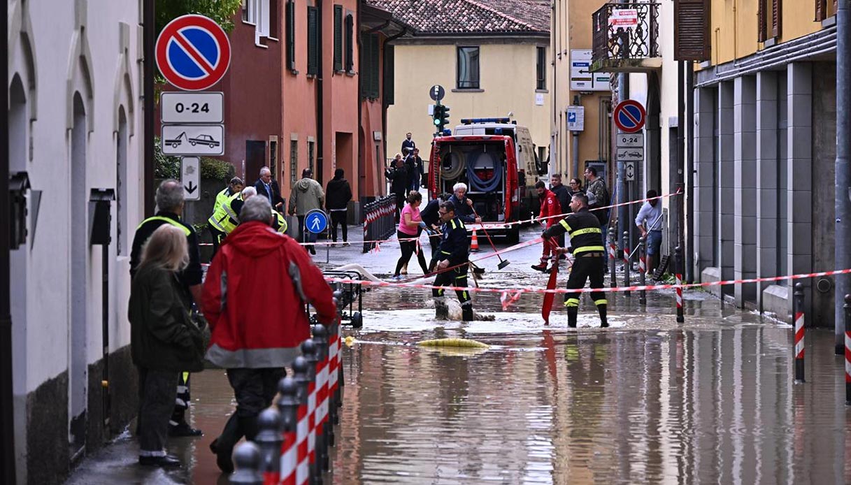 Allerta gialla e arancione in due regioni: colpo di coda del maltempo nel week end