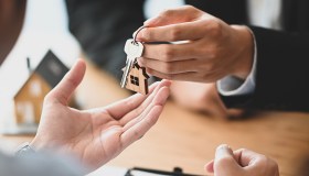 Il taglio dei tassi incentiva gli italiani a contrarre i mutui, ma ci sono ancora incertezze