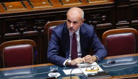 Fuga dei medici, allo studio incentivi e flat tax per fermare l’esodo