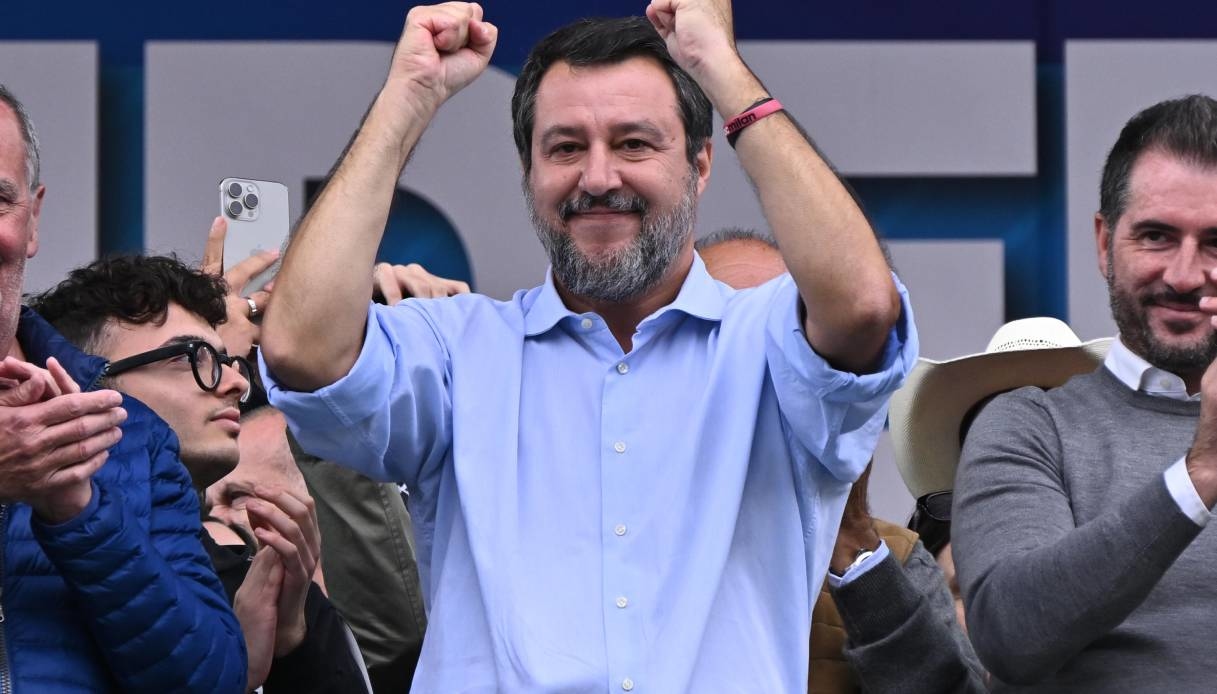 https://quifinanza.it/wp-content/uploads/sites/5/2024/10/salvini-raduno.jpg