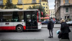 Sciopero Napoli del 5 ottobre, mezzi Eav e Anm fermi: gli orari di bus, metro e funicolari