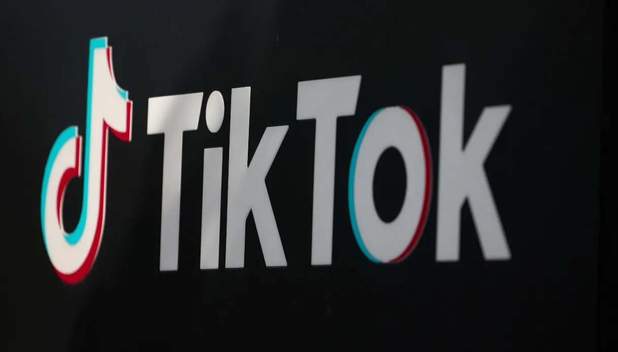 TikTok in rosso in Europa, perdite per 1,36 miliardi di dollari: e il fondatore va a Singapore