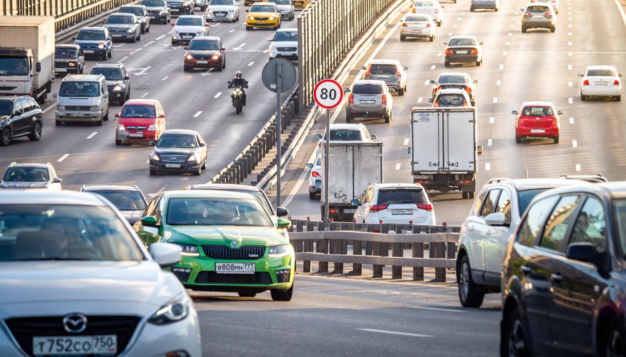 Aumenti costi spostamenti in auto per Natale: quanto spenderanno in più gli italiani