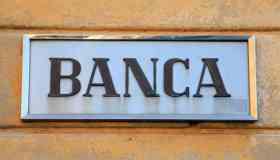 Banche: S&P vede prospettive stabili ma permangono rischi