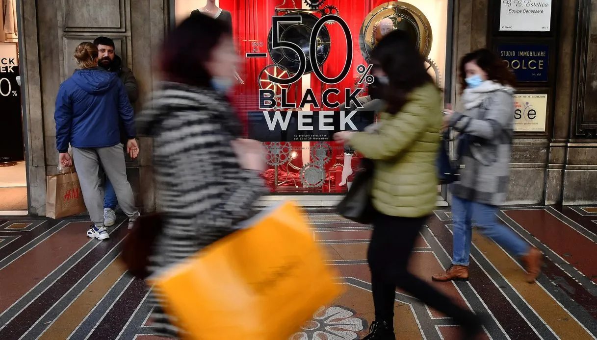 Italiani sempre più interessati al Black Friday, aumenta il budget a 261 euro