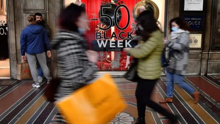 Italiani sempre più interessati al Black Friday, aumenta il budget a 261 euro