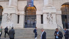 La Borsa del 7 novembre, Piazza Affari chiude vicino alla parità, rally di Iveco e Banco Bpm