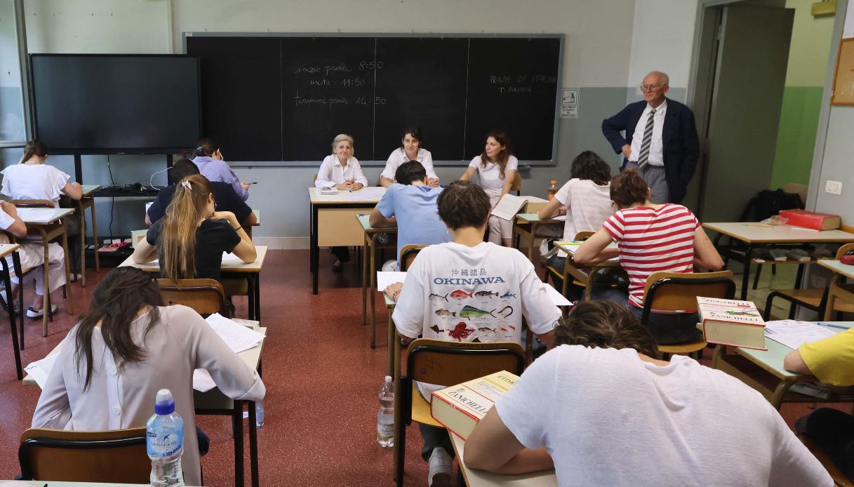 https://quifinanza.it/wp-content/uploads/sites/5/2024/11/liceo-italiano.jpg