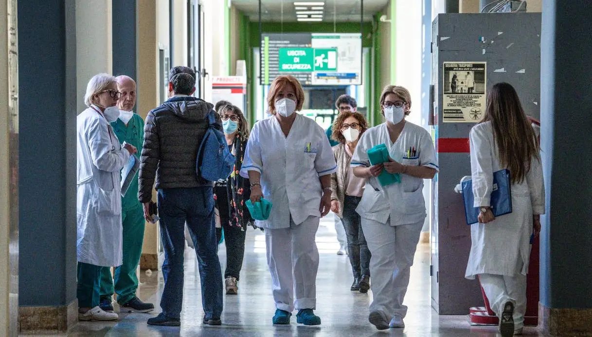 Niente incentivi per i medici che fanno il turno di notte, c’è lo stop delle Regioni