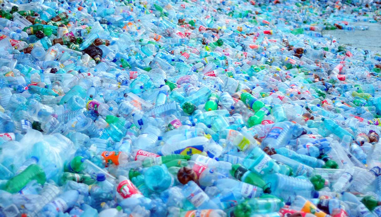 Trattato Globale sulla Plastica, 200 lobbisti dei combustibili fossili influenzano l’accordo