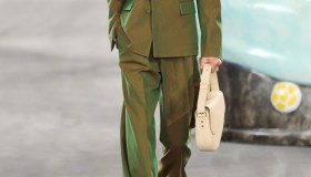 Gli accessori essenziali del fashion business per il 2025: comfort, eleganza e innovazione