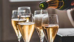 Tra le tendenze Natale 2024 dominano le bollicine: vendute 355 milioni di bottiglie