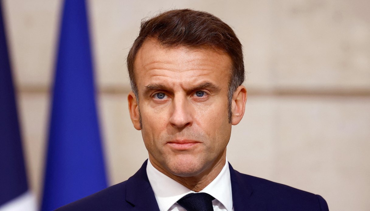 In Francia il governo va verso la sfiducia, cosa può fare Macron dopo il voto