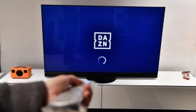 Lotta alla pirateria, Dazn non interrompe le offerte: i prezzi sono crollati