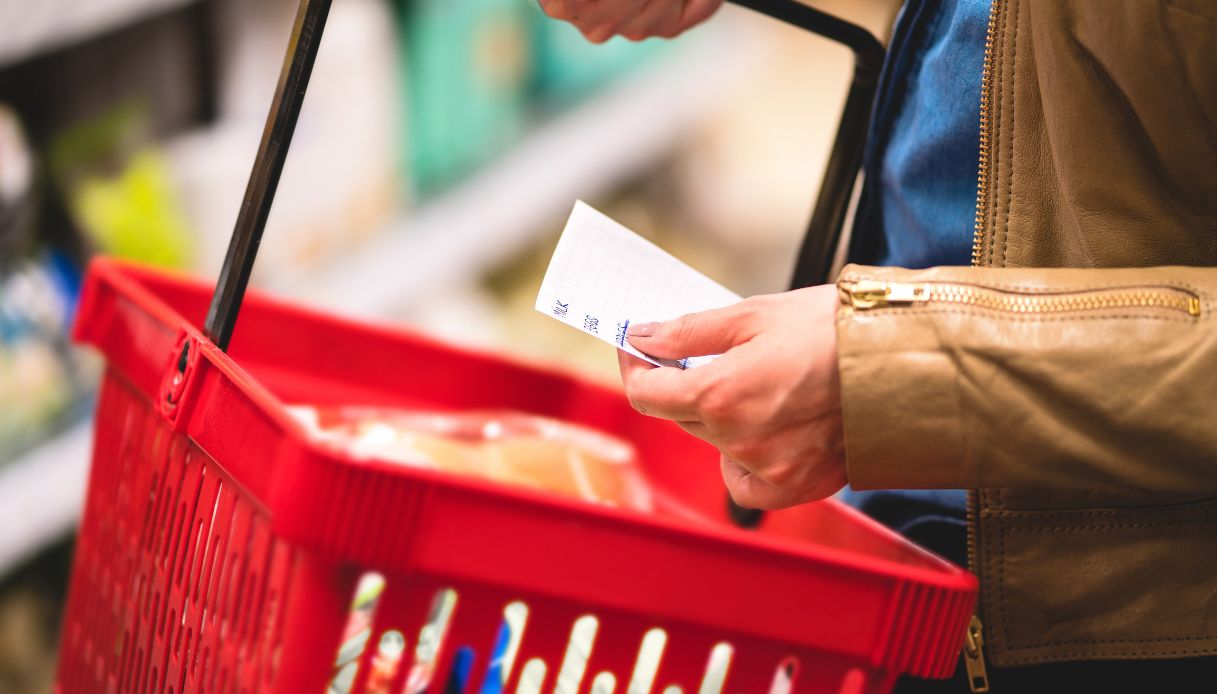 Fare la spesa a Natale costerà fino a 582 euro in più quest’anno