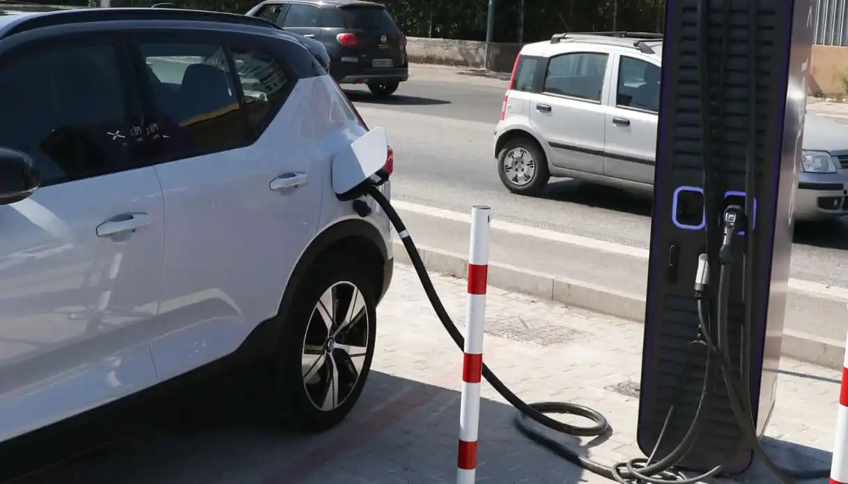 Nel 2025 in Cina le vendite di auto elettriche supereranno quelle di vetture tradizionali