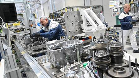 Per l’industria dell’auto il governo mette 1 miliardo, intanto prosegue il calo -40%